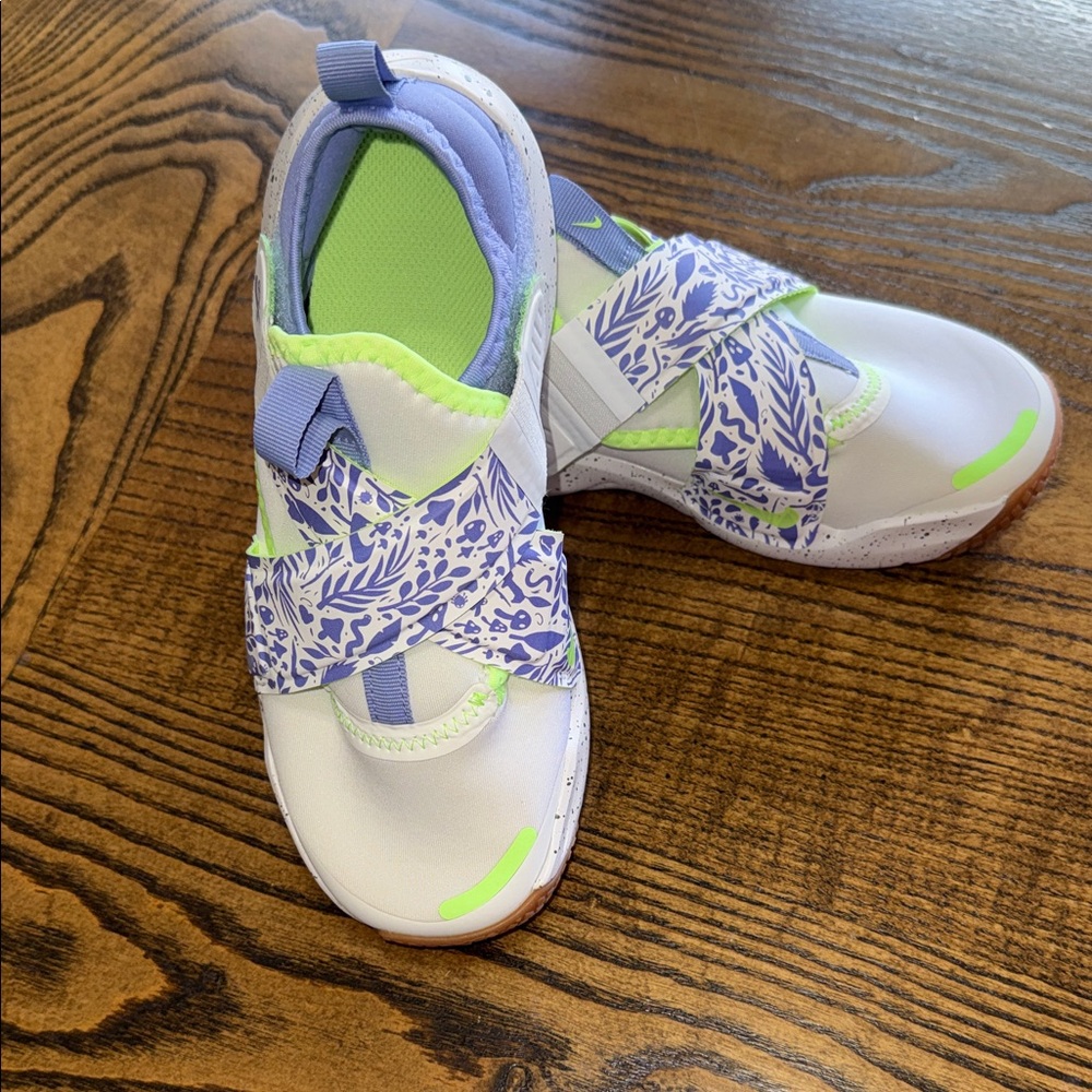NIB Kids Nike Flex Advance